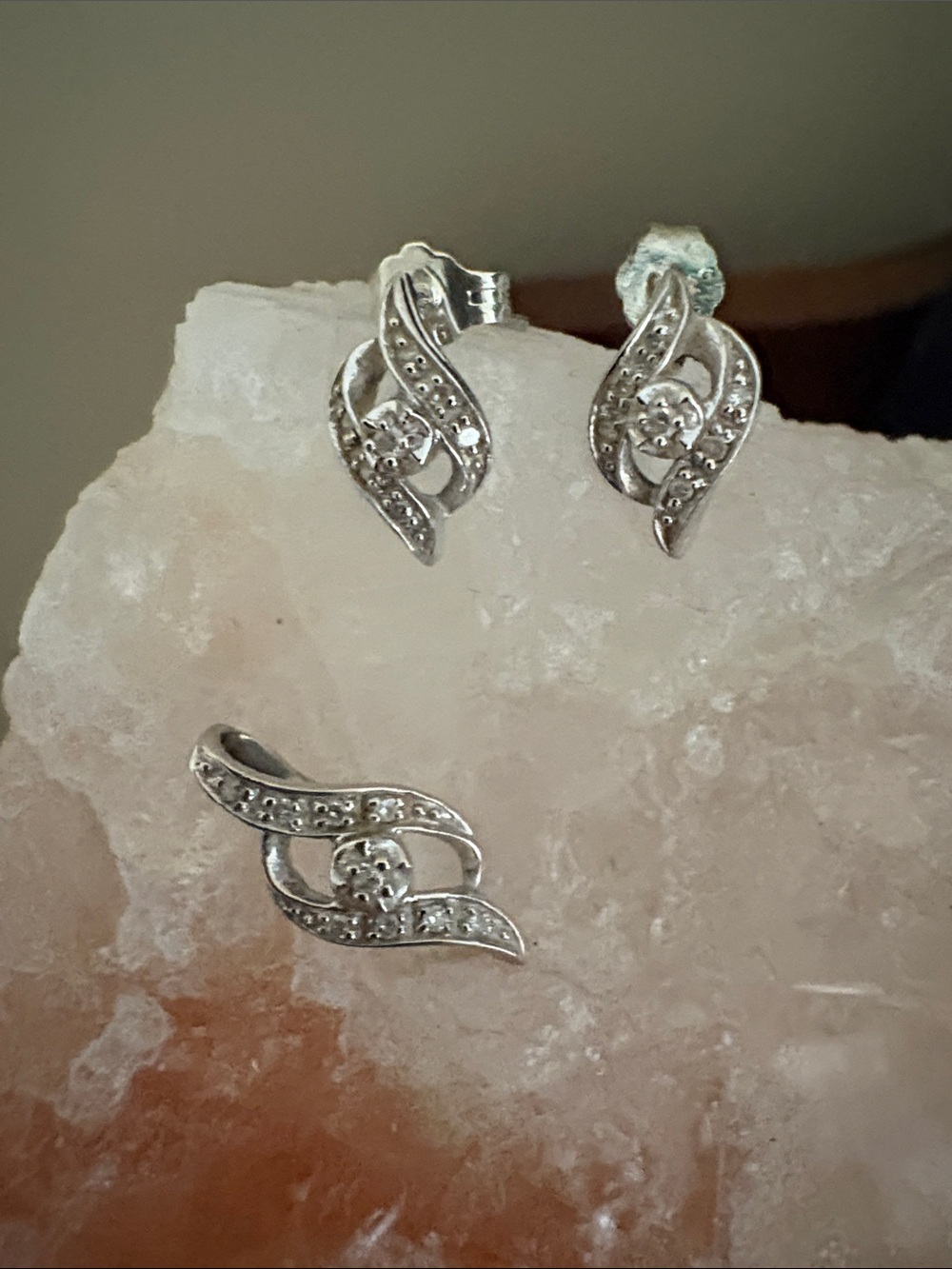 White gold Swirl Stud Earrings and Pendant Set